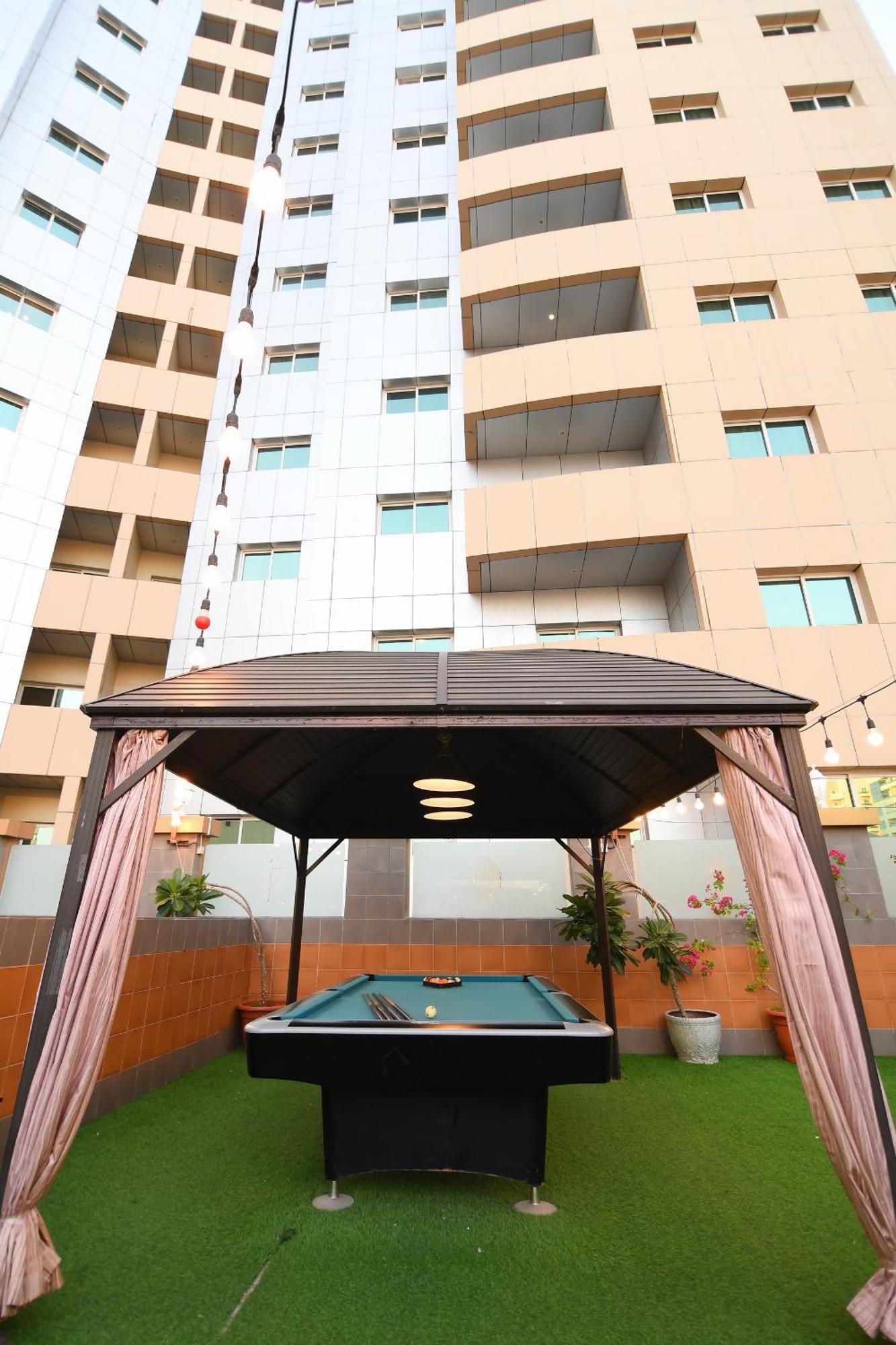 Emirates Stars Hotel Apartments Dubai Exteriör bild